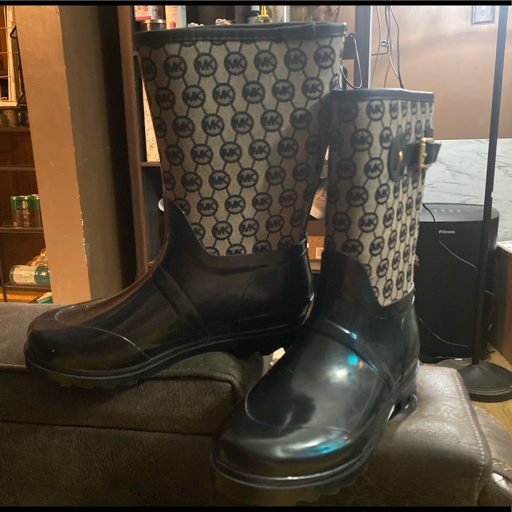 Brand new Micheal Kor’s rain boots